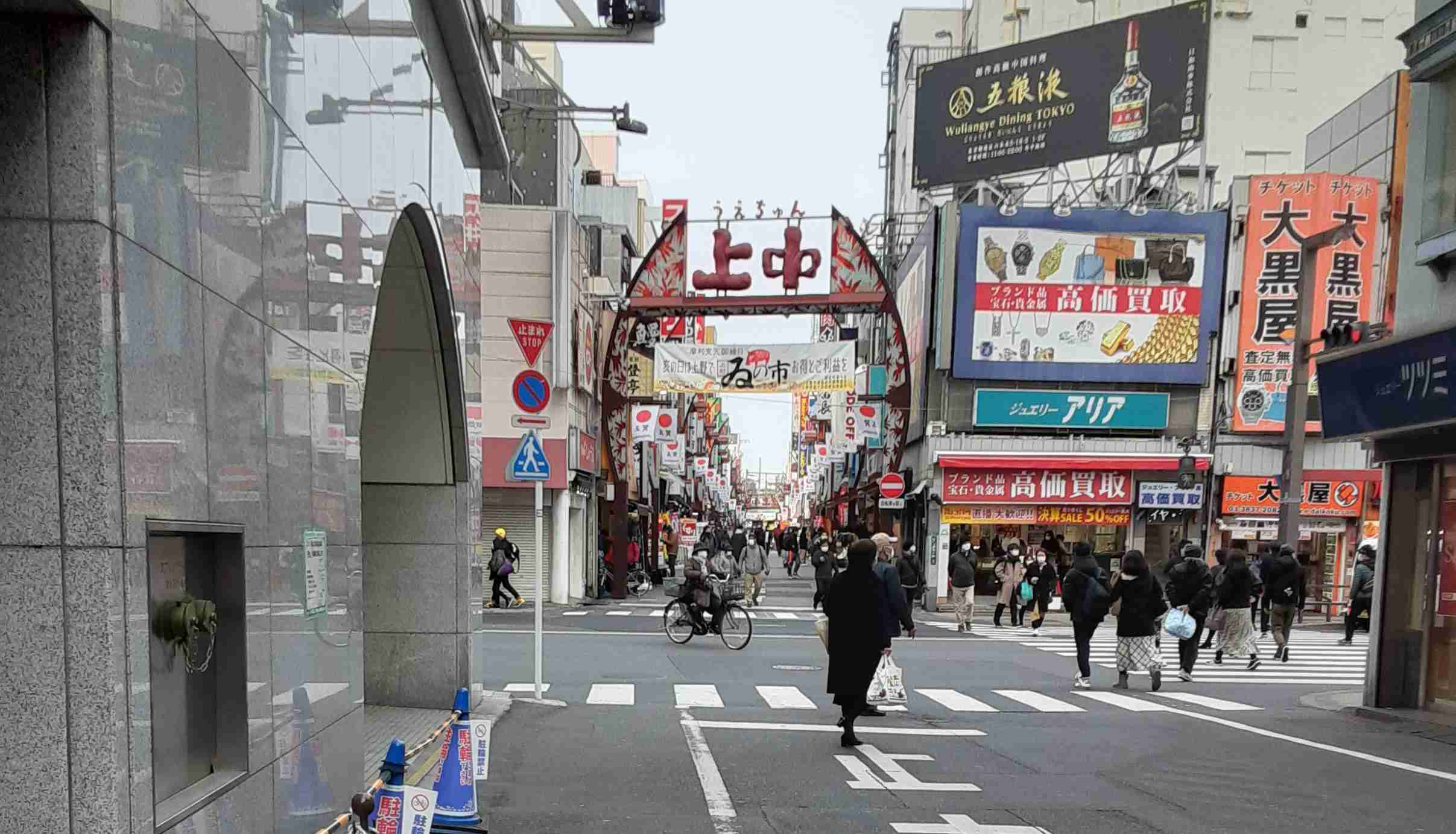 「昼飲み」「バーゲン」自粛色なく 首都圏、宣言下も街混雑