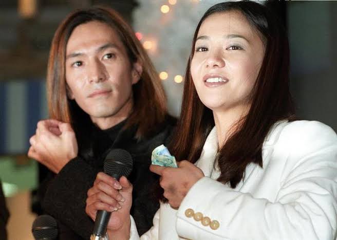 “涙の謝罪”華原朋美　コンビニ飯12品ドカ食い「こんな時間にいけないぞと思いながらも…」