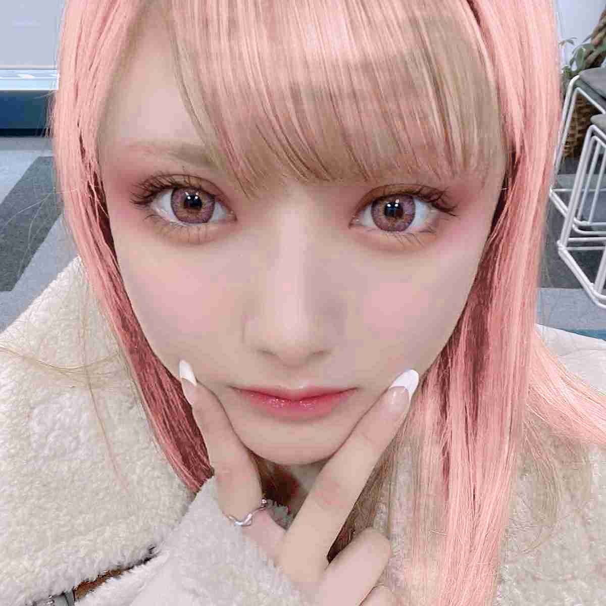 安斉かれん、薄化粧の自撮りに絶賛の声「メイク薄いのにカワイイ！！」