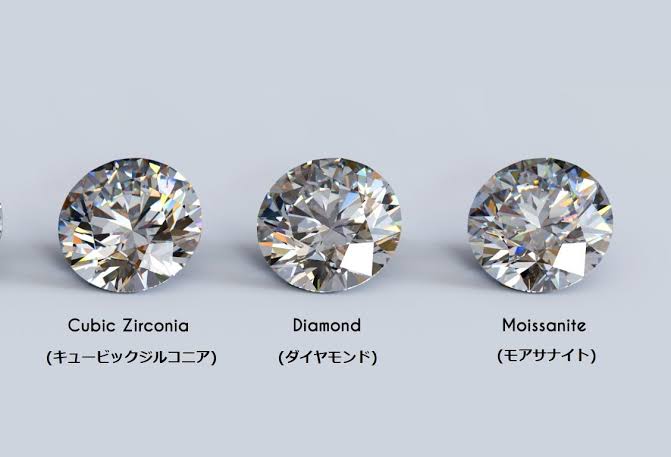 一粒ダイヤのピアスかネックレス