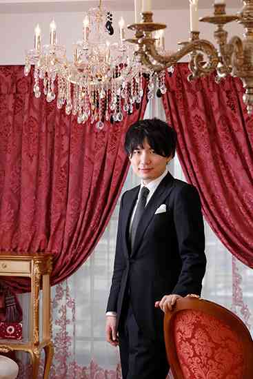 眠いの？考えてるの？藤井聡太王位・棋聖の「ぐでポーズ」にファンが注目 将棋界には有名な前例も