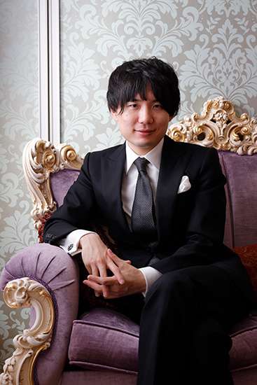 眠いの？考えてるの？藤井聡太王位・棋聖の「ぐでポーズ」にファンが注目 将棋界には有名な前例も