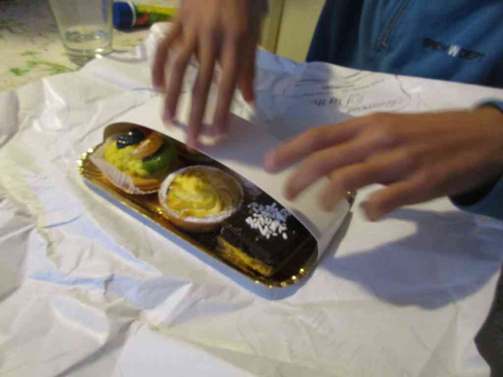 「こういうので良いんだよ」「ただただ驚いています」　ドイツのケーキ包装が「エコ」すぎると話題