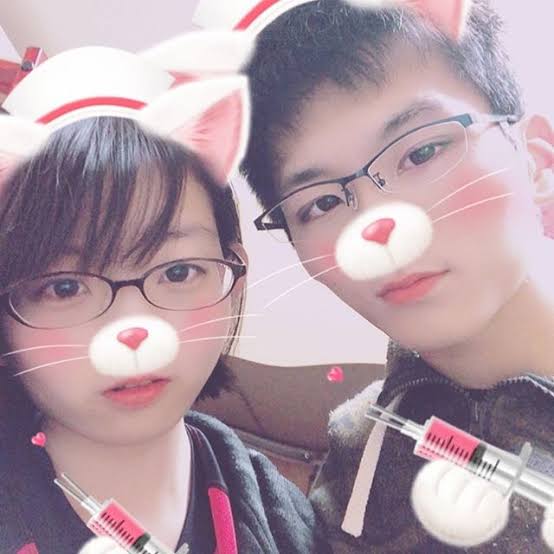 子供が眼鏡かけている方