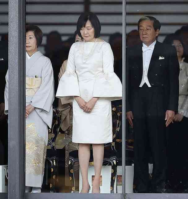 膝丈スカート古く感じませんか?