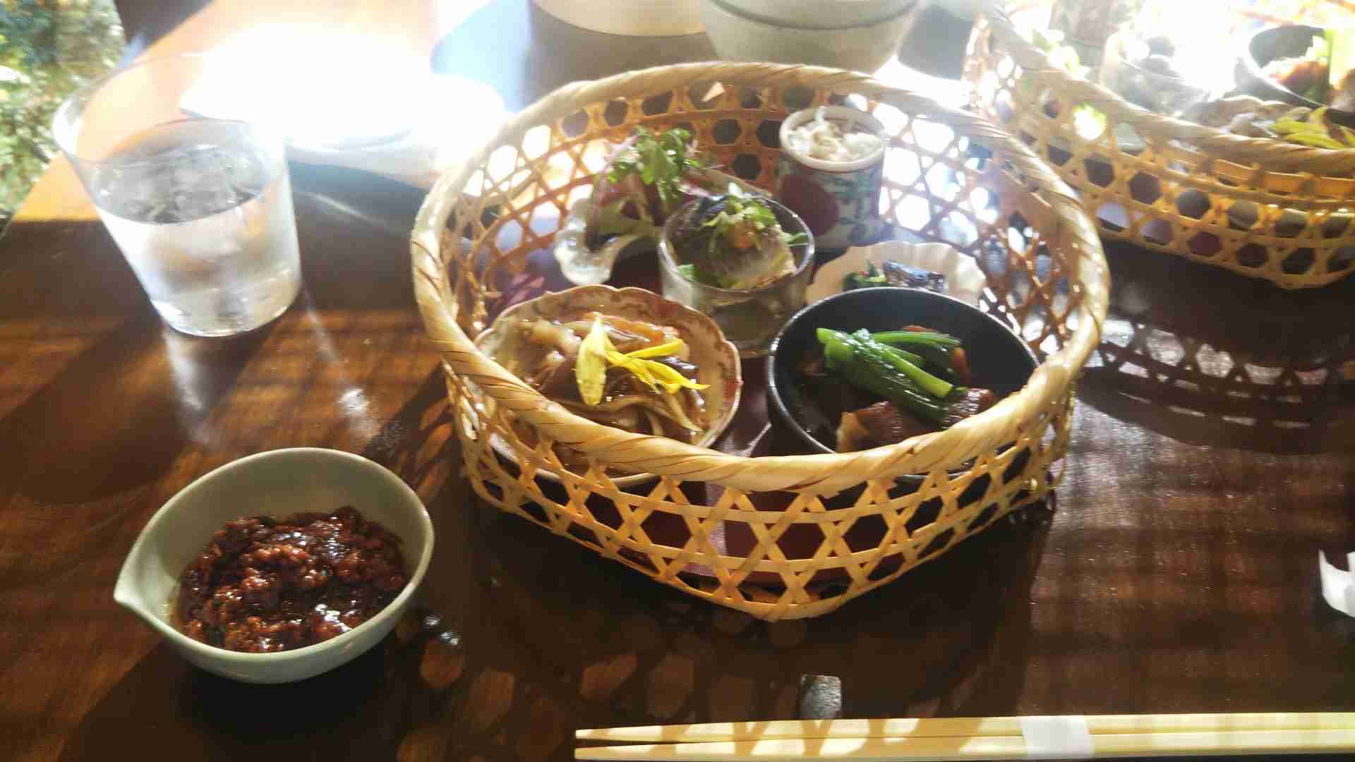 携帯やパソコンにあるご当地グルメの写真が見たい！