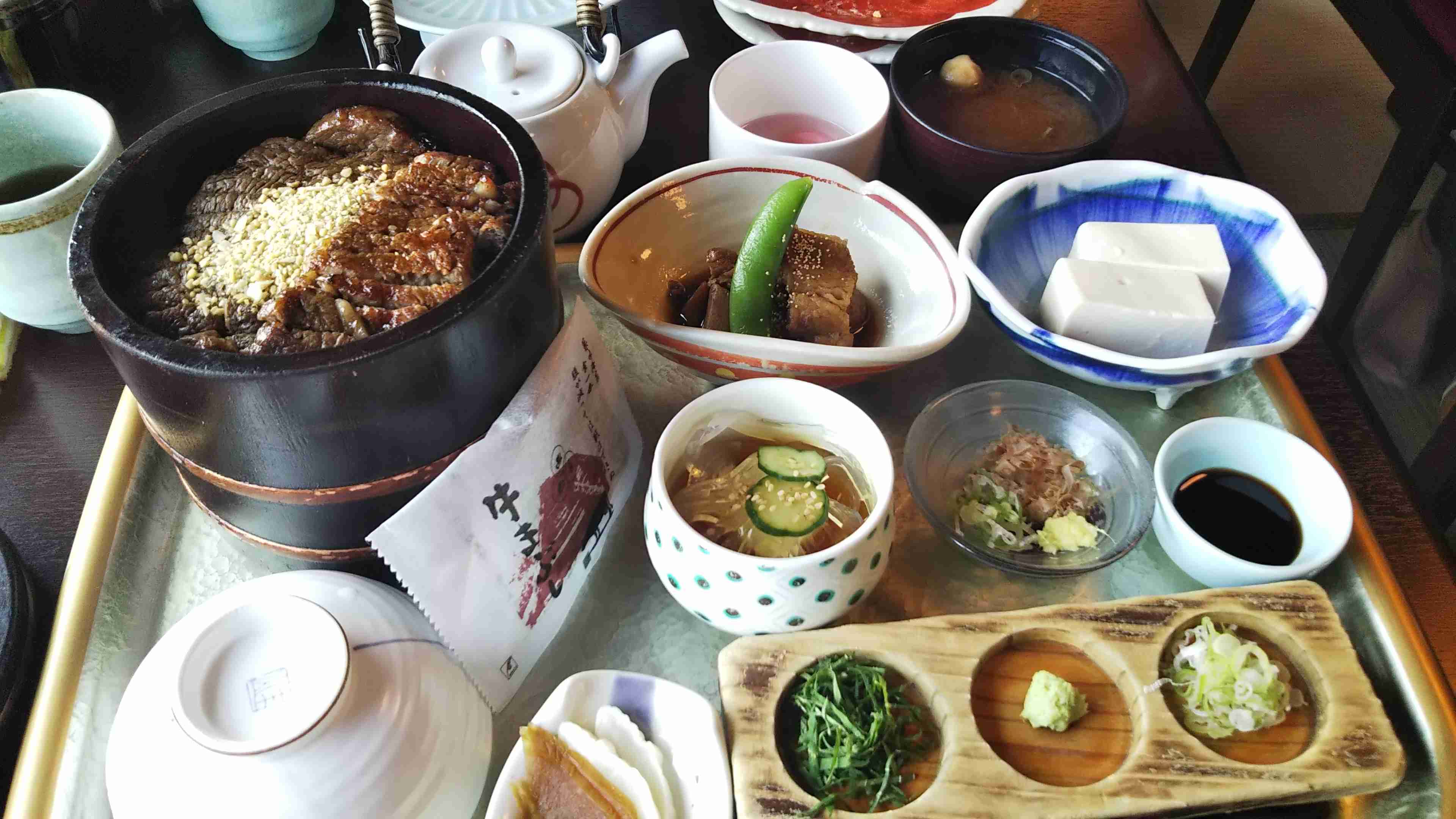 携帯やパソコンにあるご当地グルメの写真が見たい！