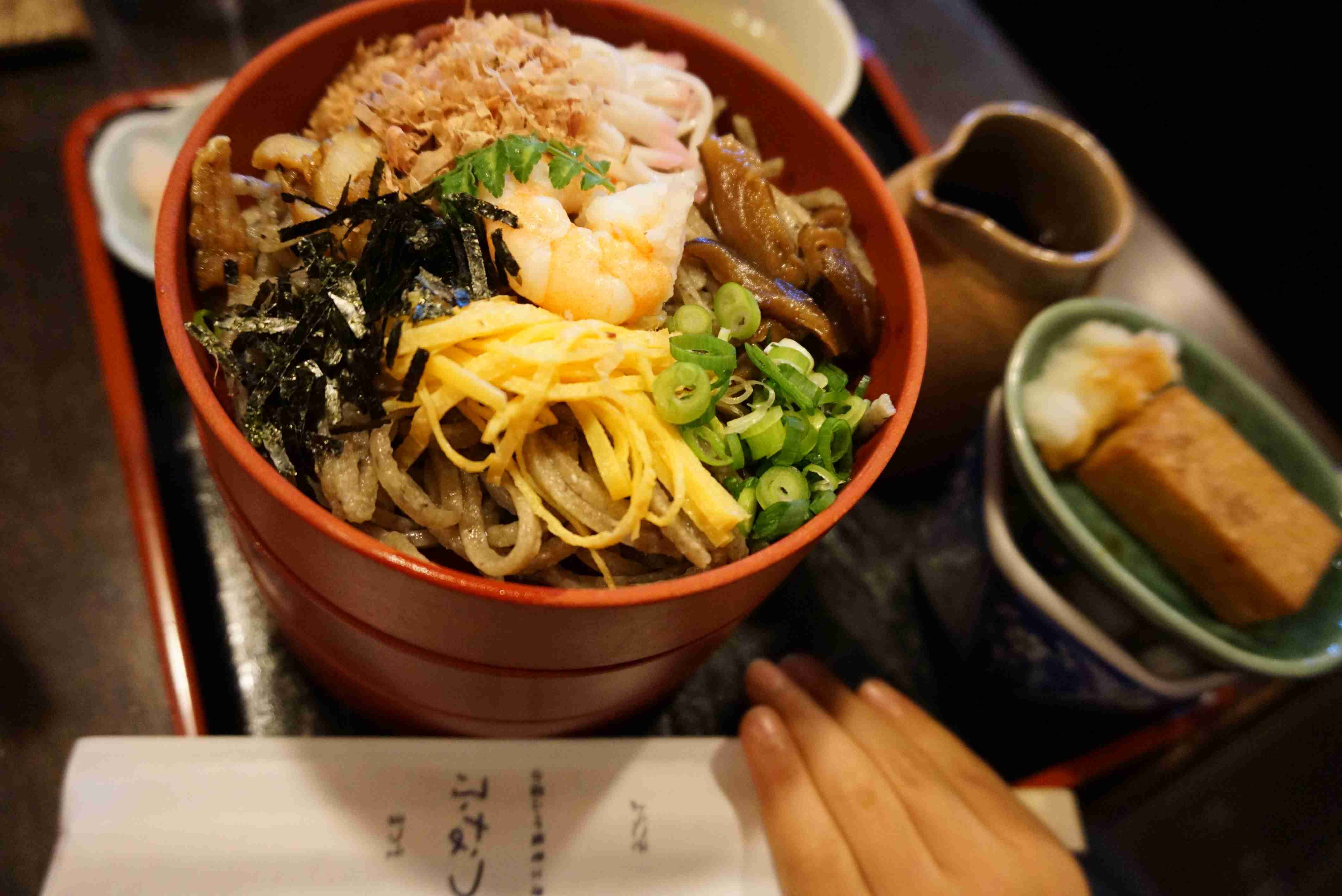 携帯やパソコンにあるご当地グルメの写真が見たい！