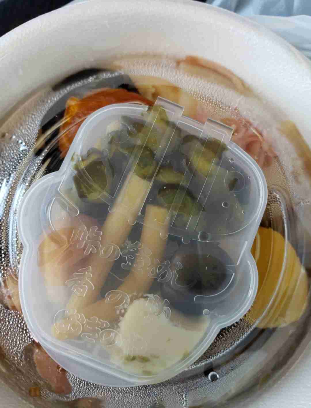 携帯やパソコンにあるご当地グルメの写真が見たい！