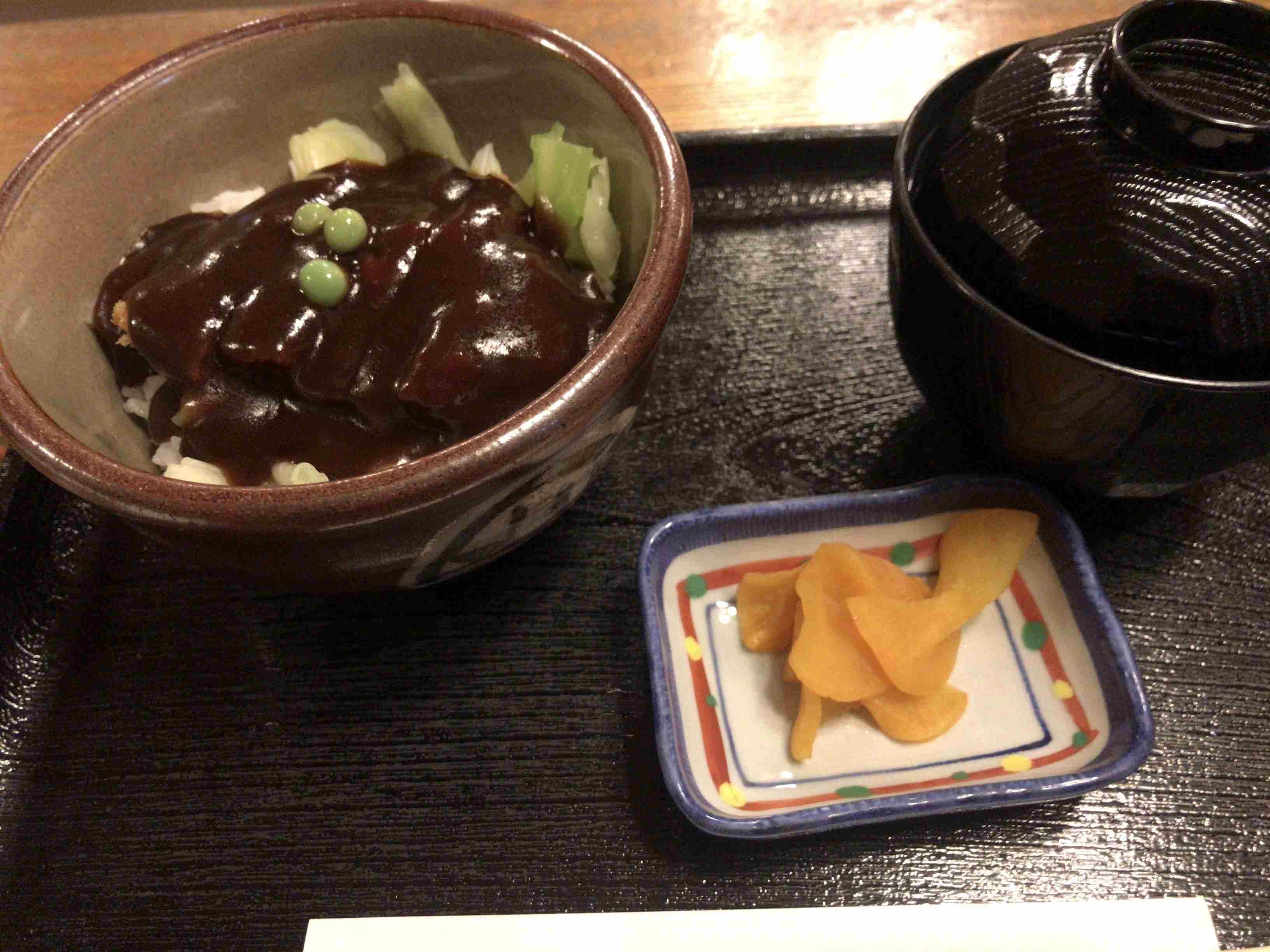 携帯やパソコンにあるご当地グルメの写真が見たい！