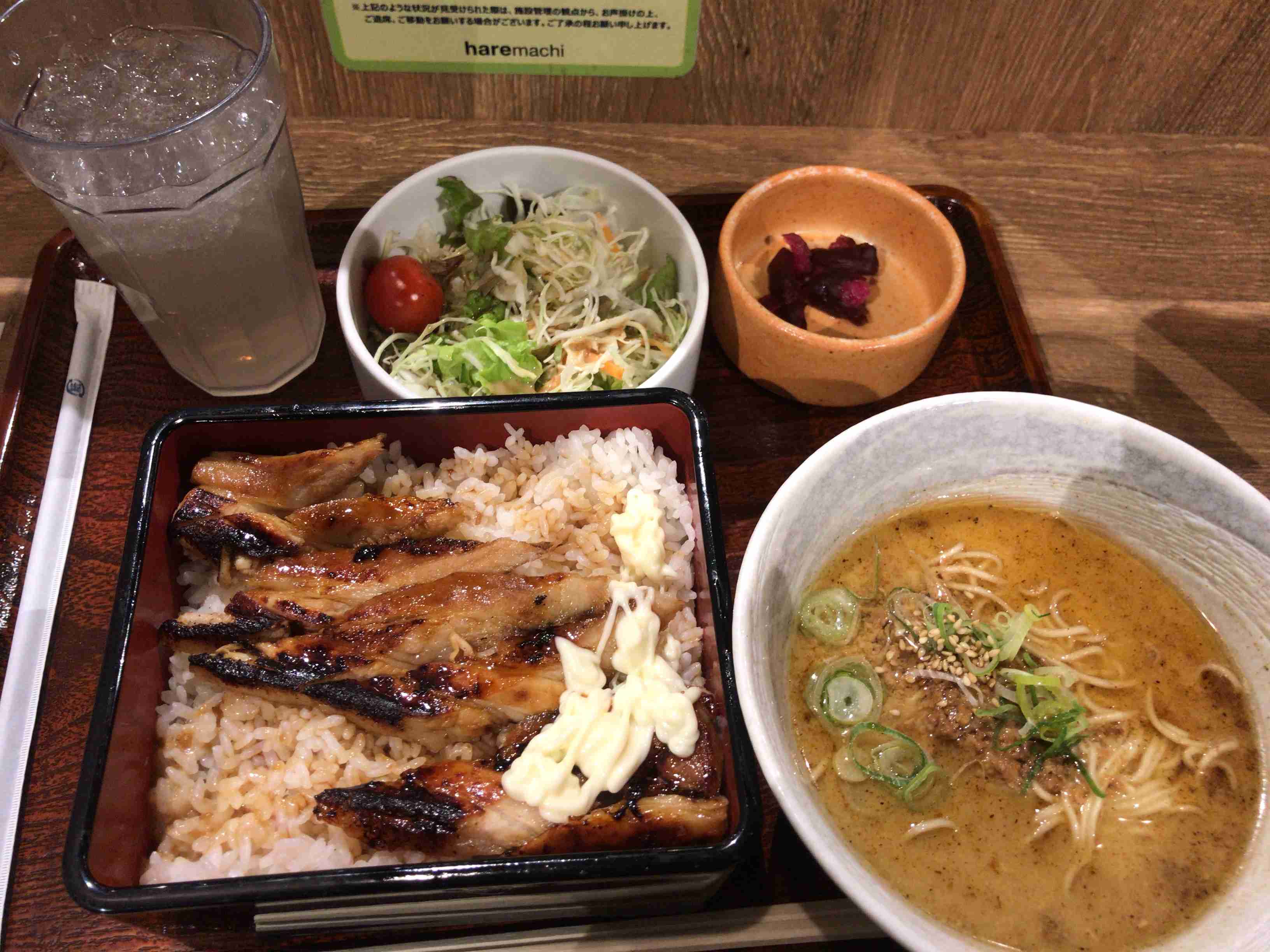 携帯やパソコンにあるご当地グルメの写真が見たい！