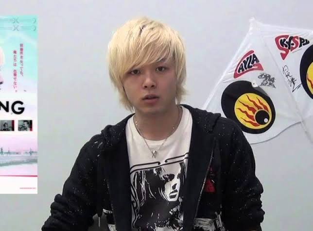 中村倫也が金髪に！　『珈琲いかがでしょう』衝撃ショット先行公開　放送は4.5スタート