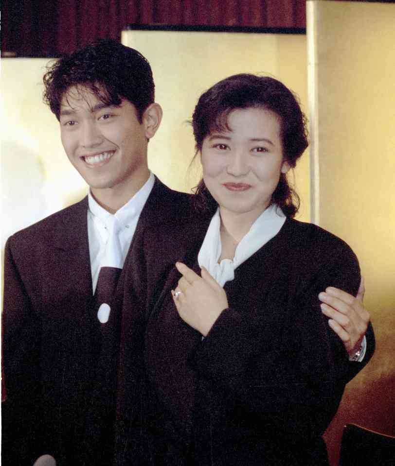 芸能人の結婚会見が見たい!
