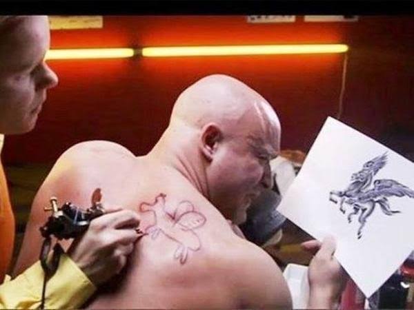 過去に不倫報道の今村怜央、妻・藤井萩花さんの顔のタトゥーを公開…１９年に入れたもの