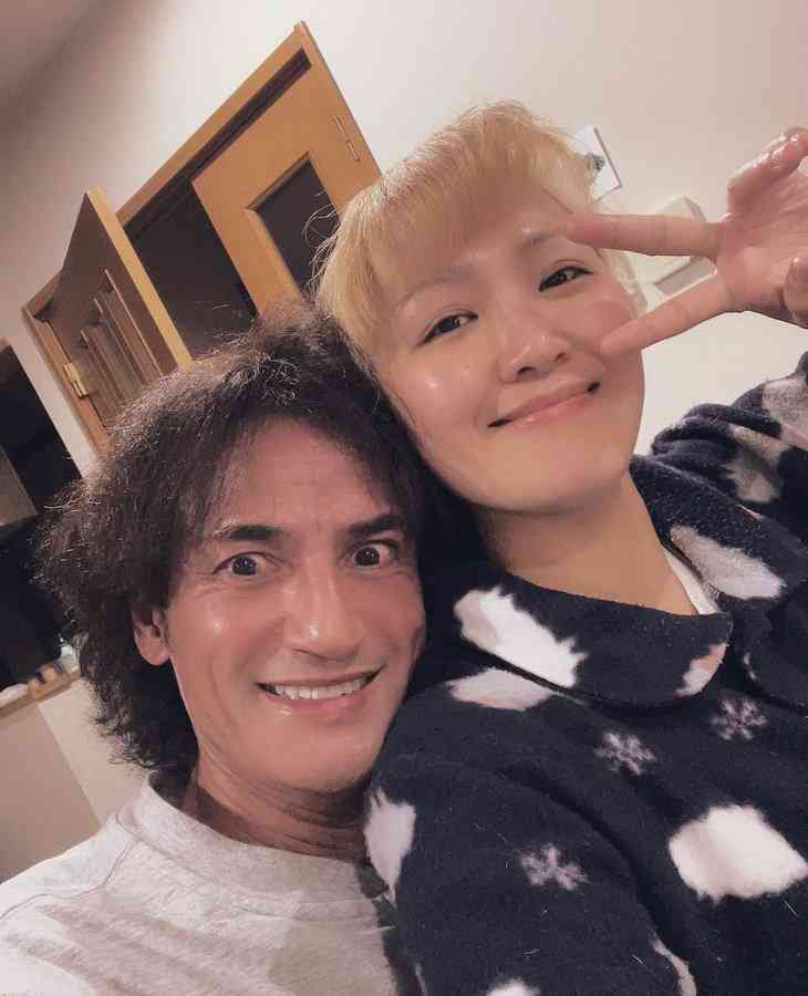 丸山桂里奈、夫＆愛犬と幸せ溢れる3ショット