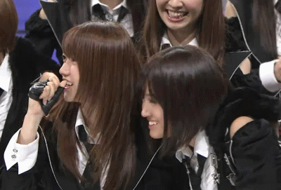 前田敦子「永遠に大好きな方」をしのび、大島優子とのツーショット投稿