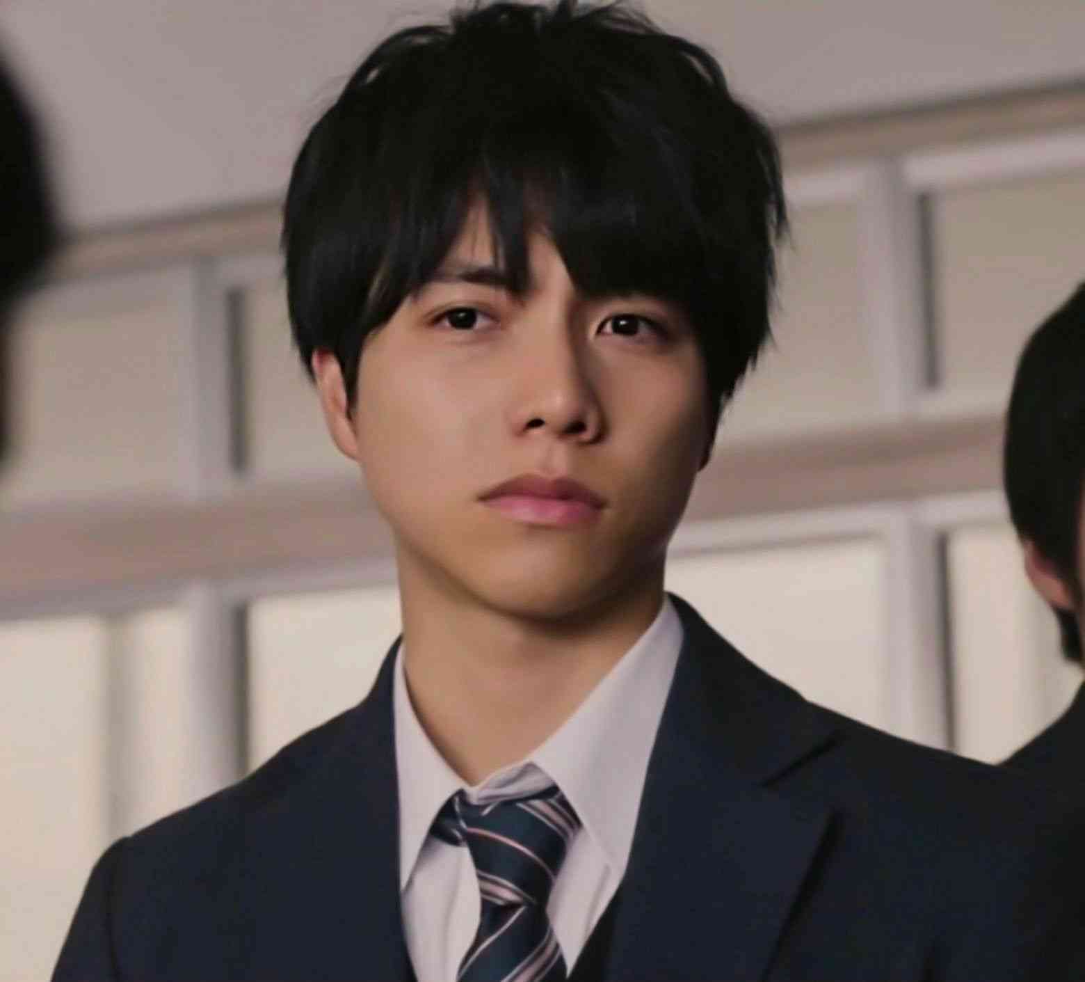 ジャニーズWEST「メンバーと生活をシェア」 『MORE』初表紙&8P特集 