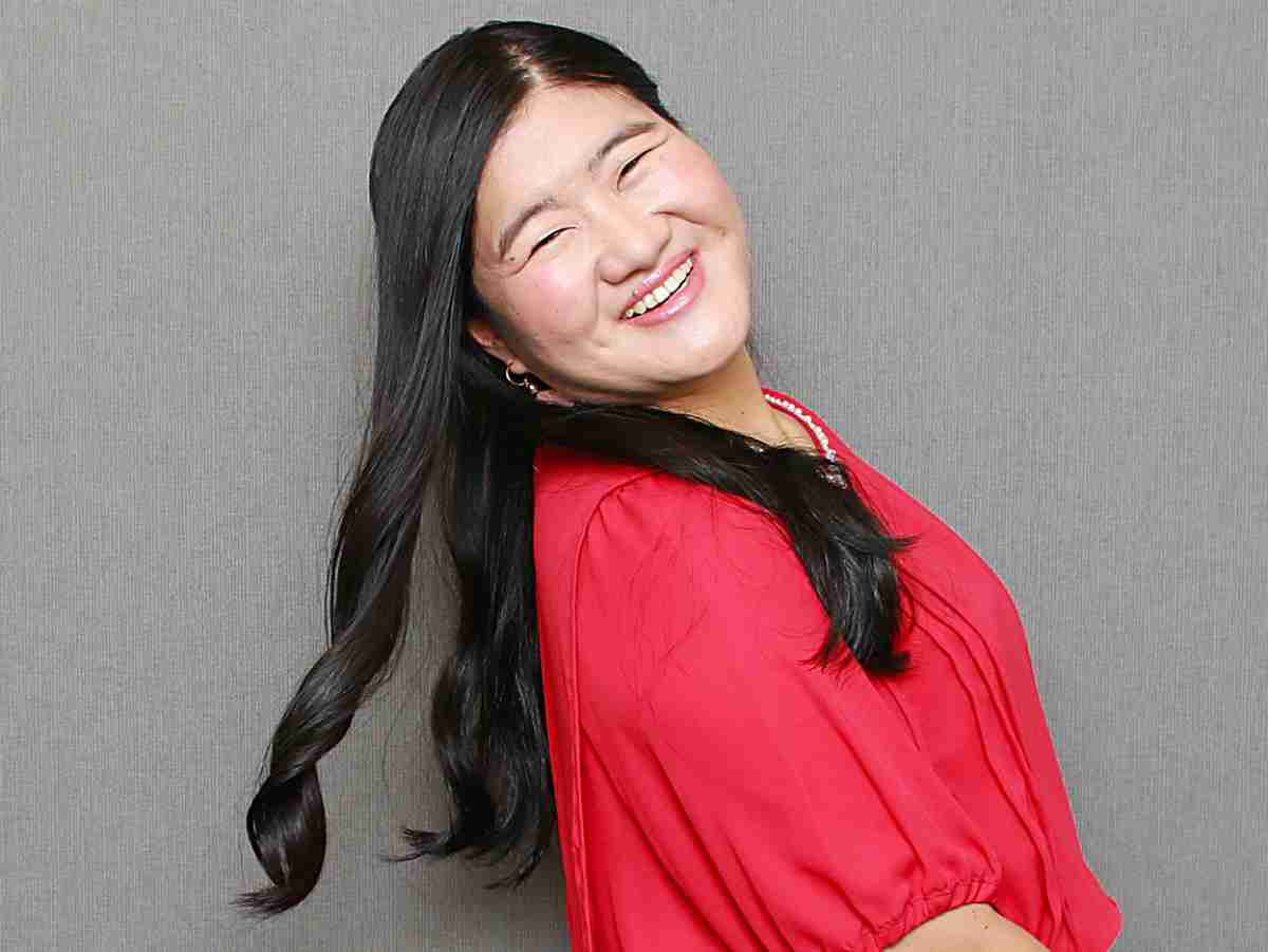 小雪、肩出しドレスで美肌を見せた最新ショット「時を越えて美しい」「色気が凄い」