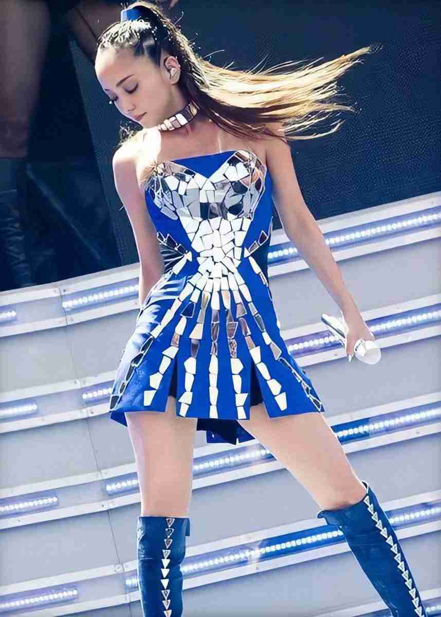 芸能人のライブの衣装画像を貼るトピ
