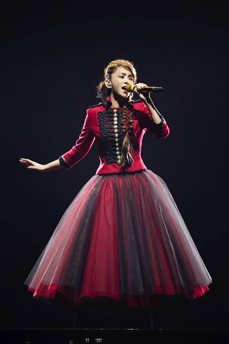 芸能人のライブの衣装画像を貼るトピ