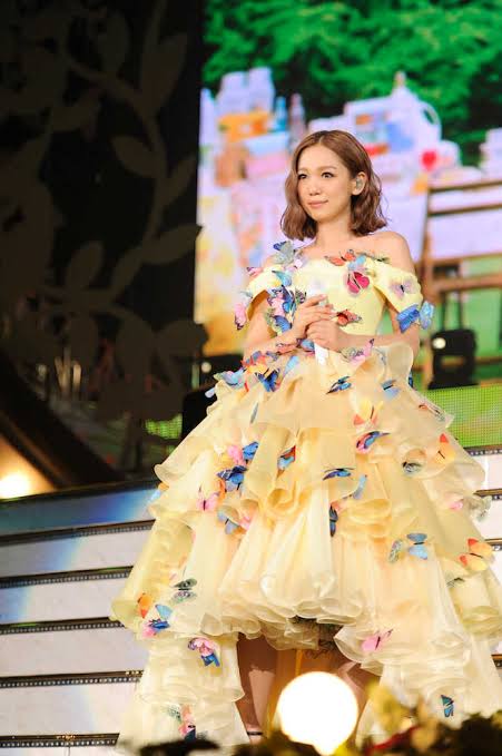 芸能人のライブの衣装画像を貼るトピ