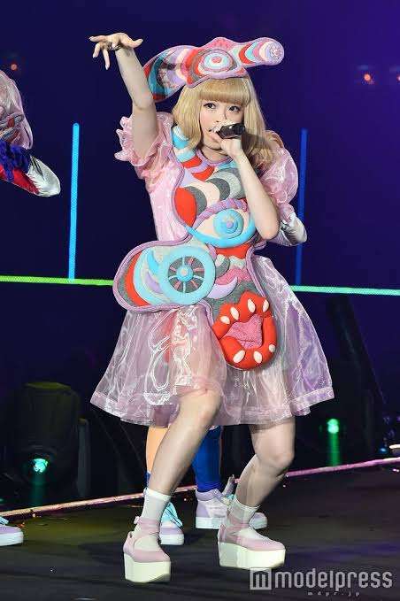 芸能人のライブの衣装画像を貼るトピ