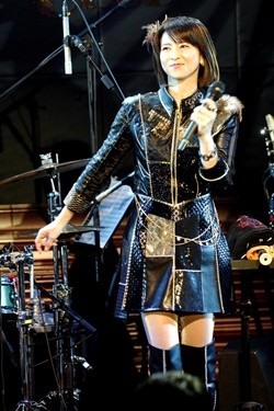芸能人のライブの衣装画像を貼るトピ