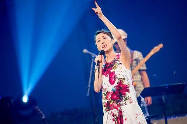 芸能人のライブの衣装画像を貼るトピ
