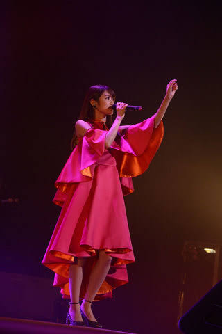 芸能人のライブの衣装画像を貼るトピ