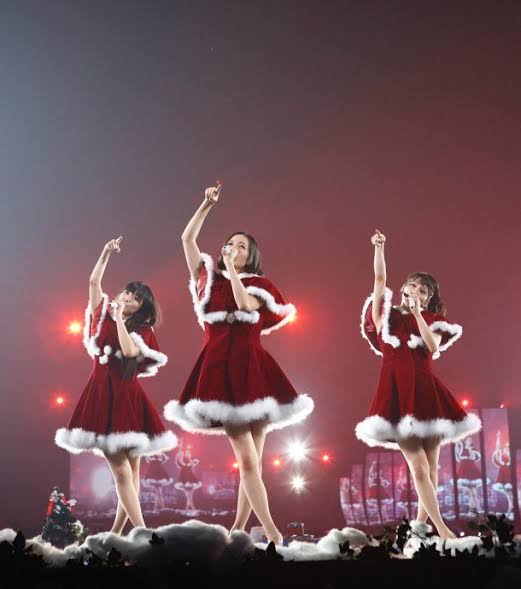 芸能人のライブの衣装画像を貼るトピ