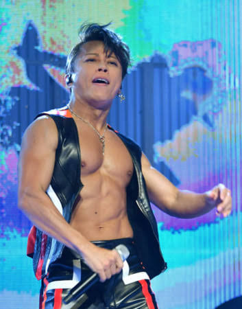 芸能人のライブの衣装画像を貼るトピ