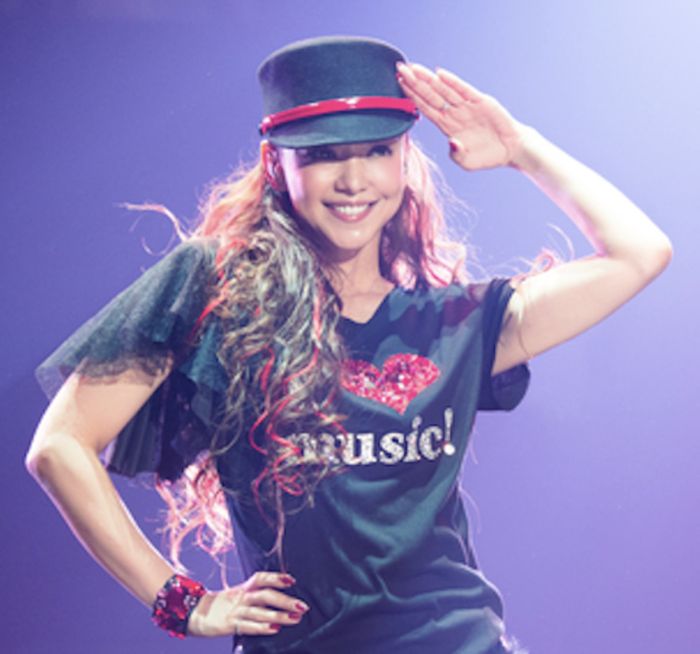 芸能人のライブの衣装画像を貼るトピ
