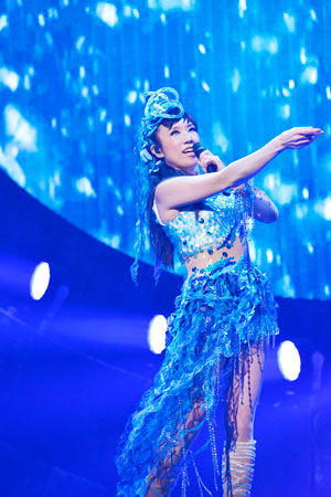 芸能人のライブの衣装画像を貼るトピ