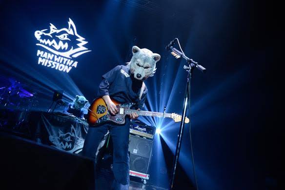 芸能人のライブの衣装画像を貼るトピ