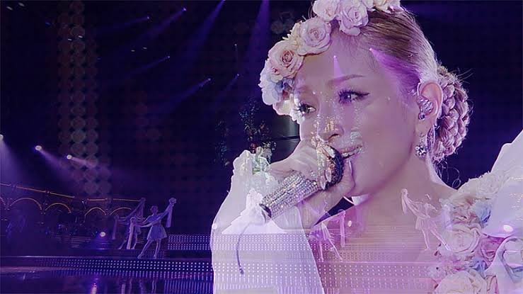 芸能人のライブの衣装画像を貼るトピ