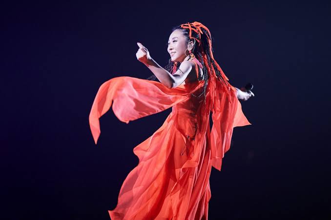 芸能人のライブの衣装画像を貼るトピ