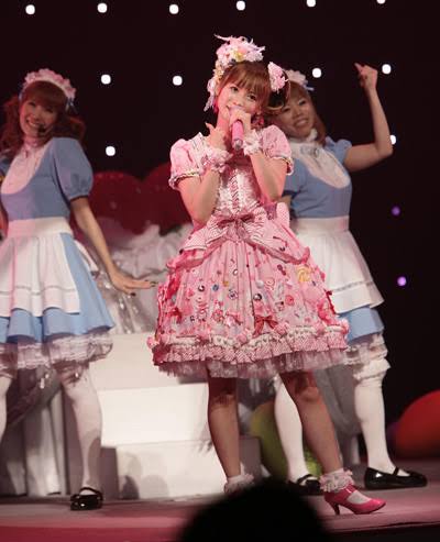 芸能人のライブの衣装画像を貼るトピ