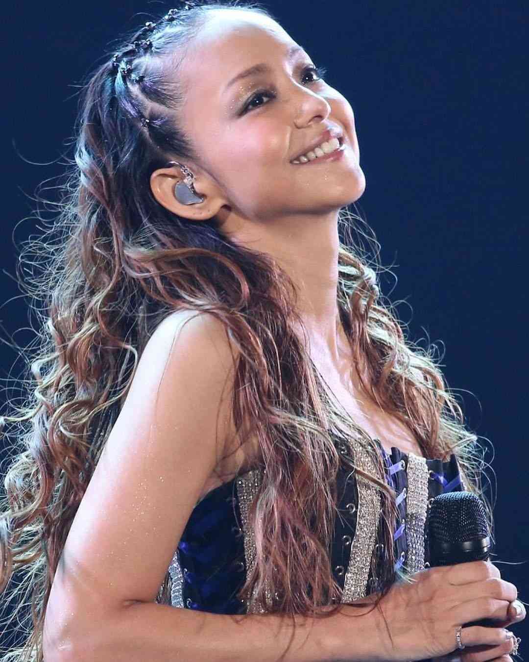 芸能人のライブの衣装画像を貼るトピ