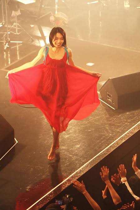 芸能人のライブの衣装画像を貼るトピ