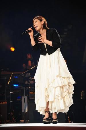 芸能人のライブの衣装画像を貼るトピ