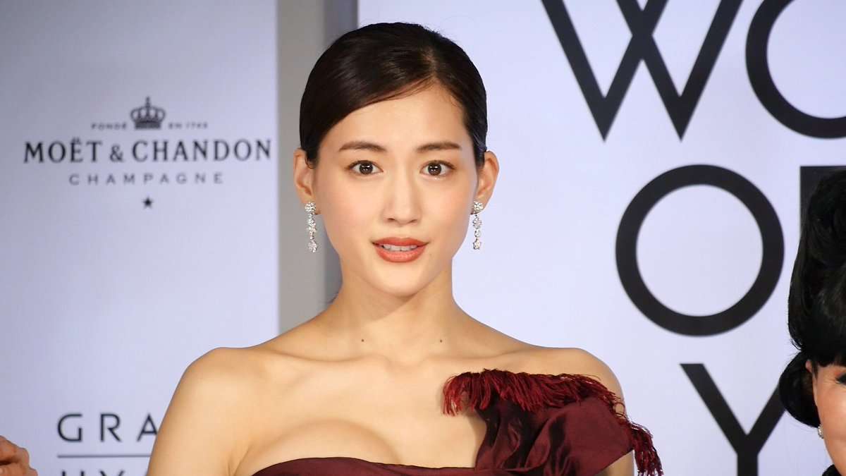 『天国と地獄』綾瀬はるかのドレスアップ姿に「美しすぎる」と反響