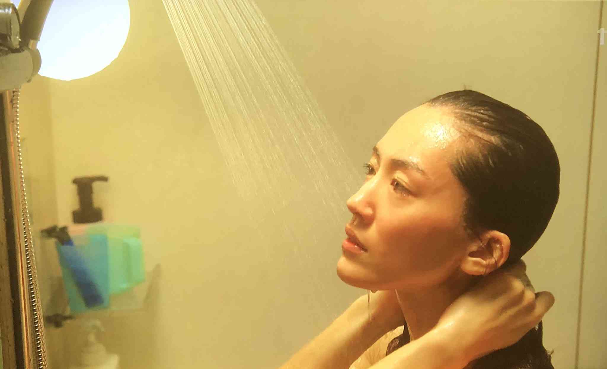 『天国と地獄』綾瀬はるかのドレスアップ姿に「美しすぎる」と反響