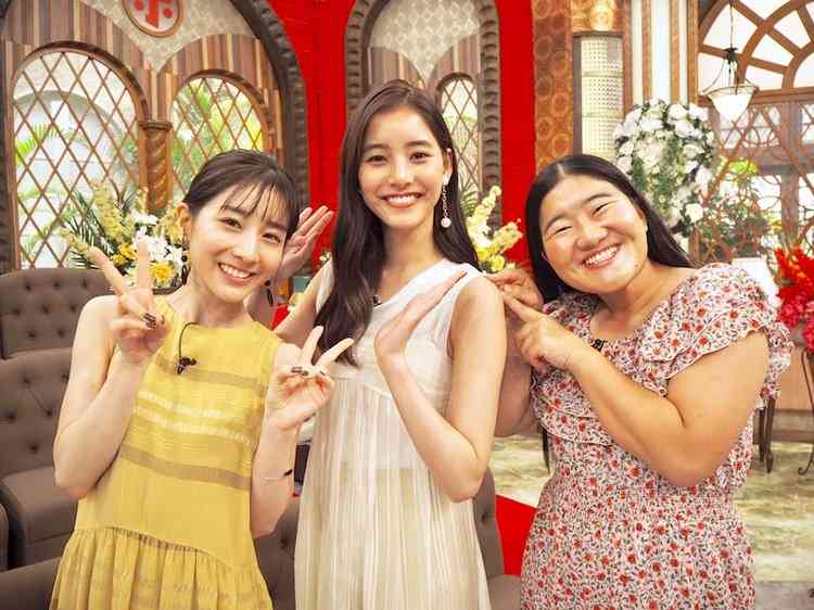 新木優子、モードレトロな髪型を披露!「オードリー・ヘップバーンみたい」「前髪が芸術的」の声