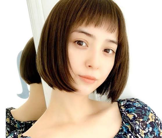 佐々木希、透け感ある春の私服を公開「腕まくりして家事がしやすいように袖はゴム」