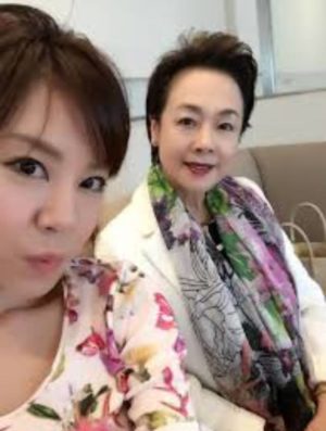 実家を離れている人の実母との連絡頻度