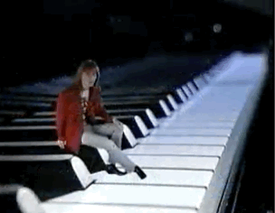 DJ KOO、金髪姿の小室哲哉氏と最新2ショット公開「小室さんの音楽が必要です!!」