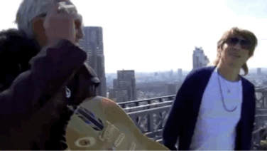 DJ KOO、金髪姿の小室哲哉氏と最新2ショット公開「小室さんの音楽が必要です!!」