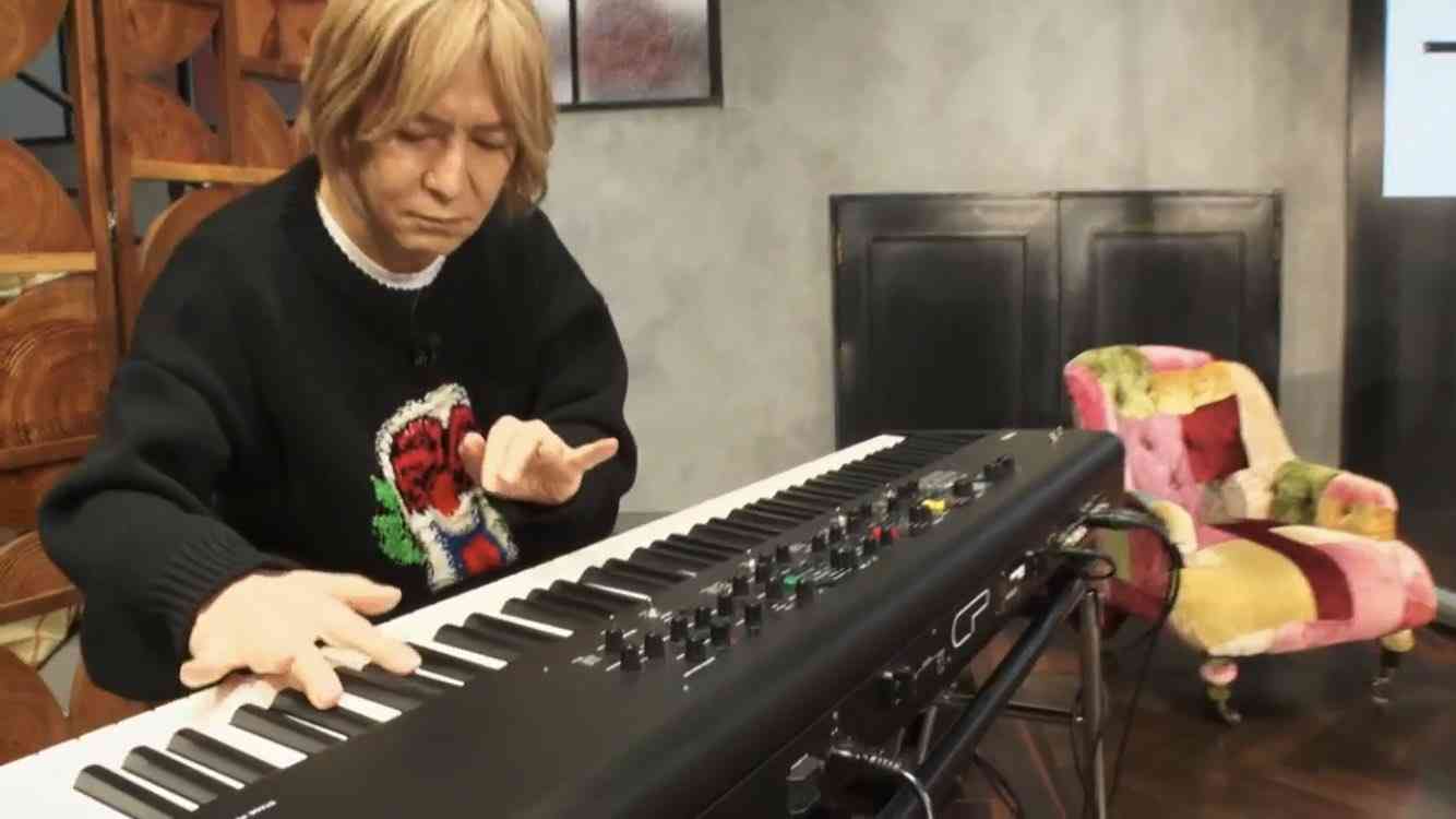 DJ KOO、金髪姿の小室哲哉氏と最新2ショット公開「小室さんの音楽が必要です!!」