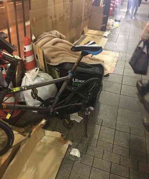 ウーバー配達員“ひき逃げ”逃走後も配達か
