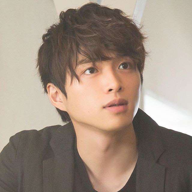 SixTONES松村北斗『anan』ソロ初表紙 中性的空気感、ねこ男子、無防備な色気、孤高な凛々しさの4変幻